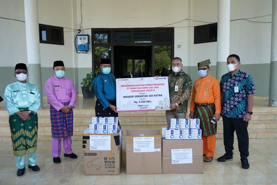 Bank RiauKepri Cabang Siak Salurkan Bantuan Masker