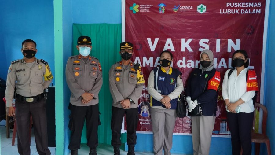 Batalion Vaksinator Covid - 19 Polda Riau Bantu Pelaksanaan Vaksinasi di Kabupaten Siak