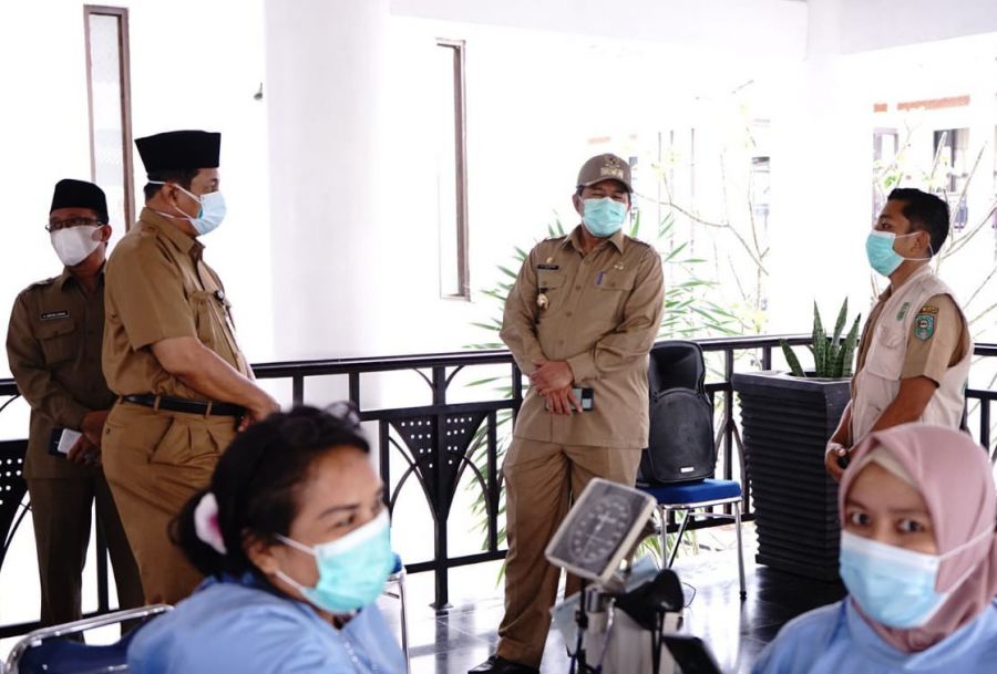 Bupati Siak Pantau Suntik Massal Vaksin Covid-19
