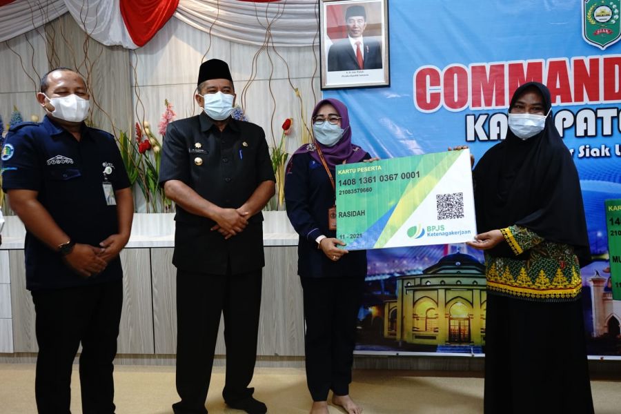 Guru MDTA di Siak Terima Jamsostek Program CSR