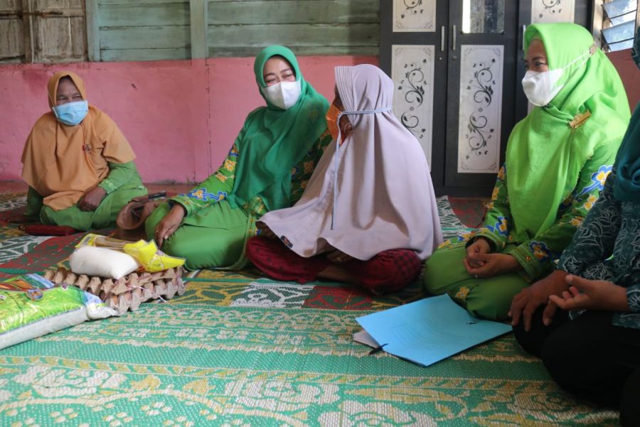 Ketua TP PKK Siak dan PT BSP Beri Bantuan Sembako di Kecamatan Tualang dan Sungai Mandau