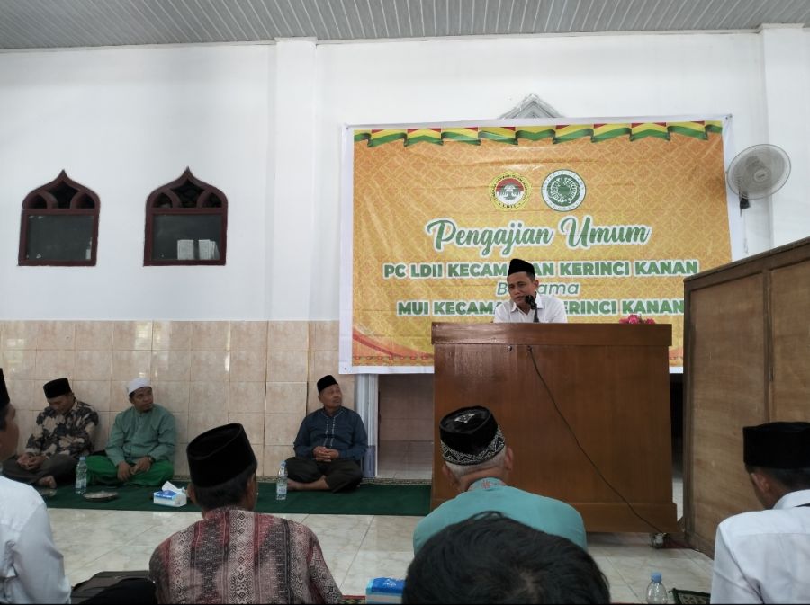 KH. Moch Showam Amin Ketua MUI Kerinci Kanan Berikan Pengajian Dihadapan Warga LDII