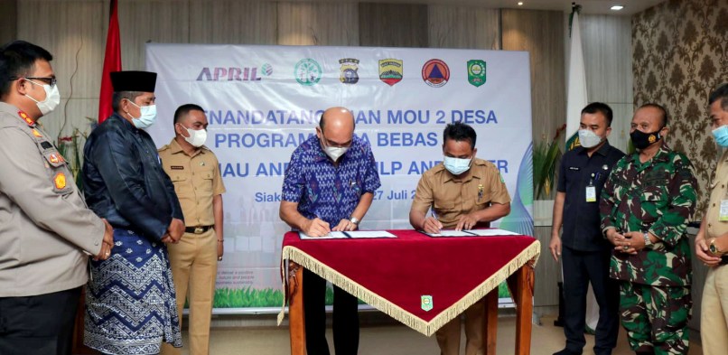 Pemkab Siak Bersama PT RAPP Tandatangani MOU Program Desa Bebas Api