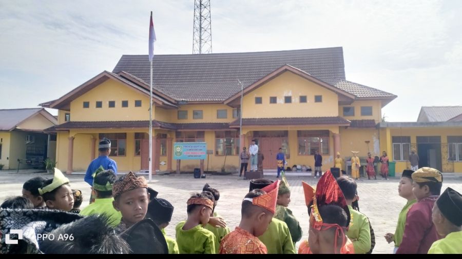 PGRI Ranting Kampung Buatan Baru Gelar Upacara Peringatan Hari Sumpah Pemuda