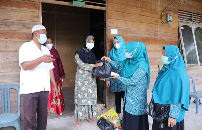 PKK Siak dan BRK Salurkan Bantuan di Dua Kecamatan