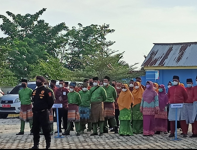 Senkom Mitra Polri Bertugas sebagai Komandan Apel Pada Kegiatan Bujang Kampung