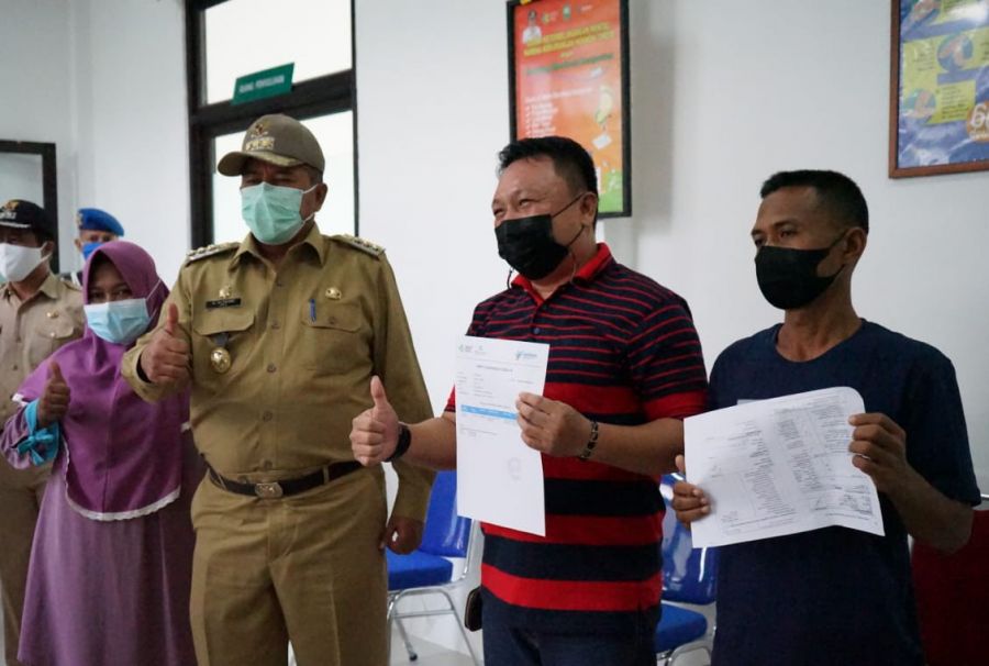 Tinjau Vaksinasi Massal di Sungai Apit, Alfedri Sebut Pasca Lebaran Kasus Covid-19 Turun