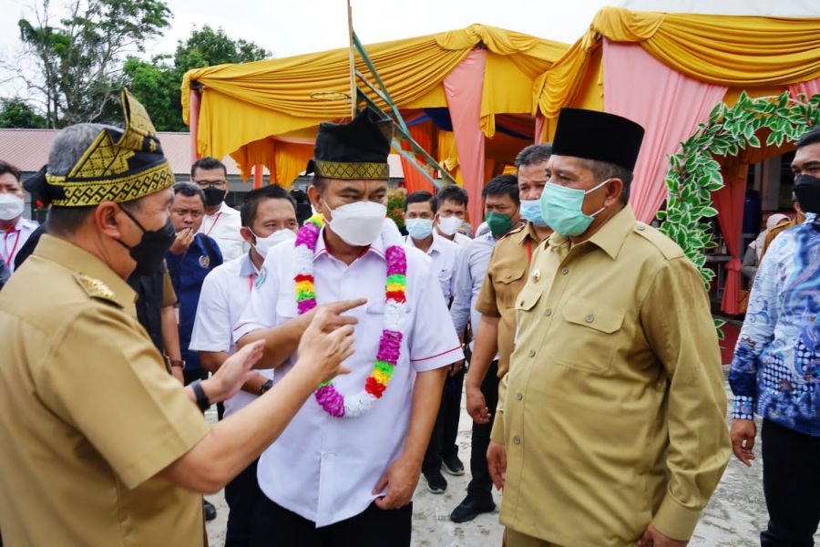 Wamendes PDTT Tinjau Vaksinasi di Siak