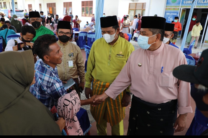Warga Antusias Sambut Bujang Kampung, Bupati dan Wabup Berbaur Dengan Masyarakat