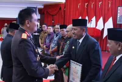 Bupati Siak Terima Penghargaan dari Kapolda Riau 