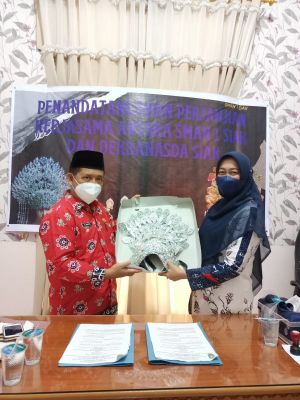 SMA Negeri 1 Siak Kerjasama Penjualan Aksesoris dan Batik Siak dengan Dekranasda